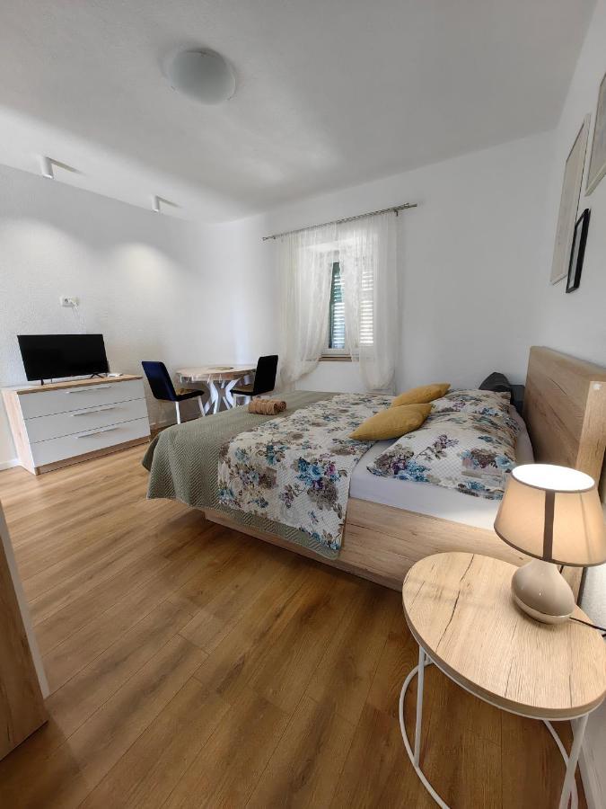 Apartmani Tripalo 伊莫茨基 外观 照片